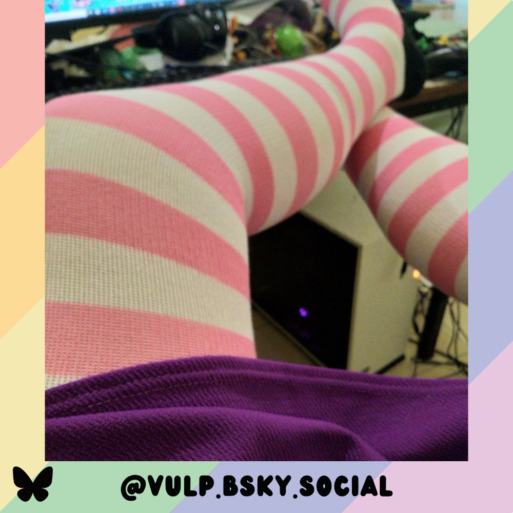 Light Pink vs White Thicc Thigh High Sockies