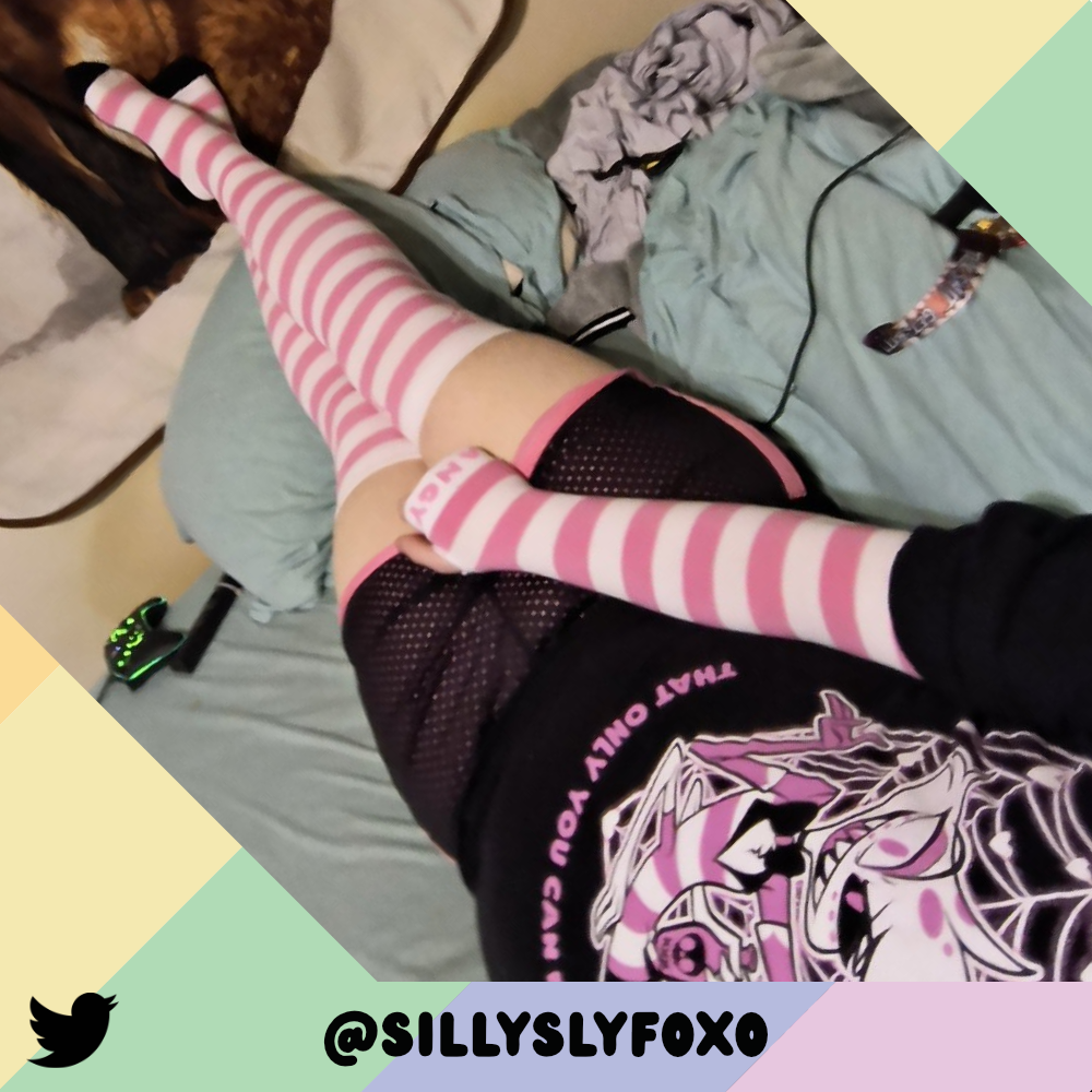 Light Pink vs White Thicc Thigh High Sockies
