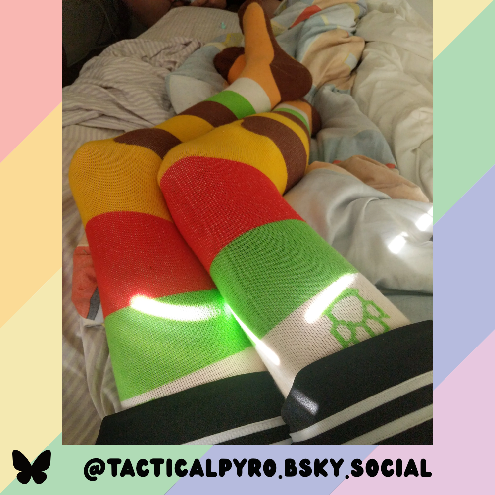 Borgar Thigh High Sockies