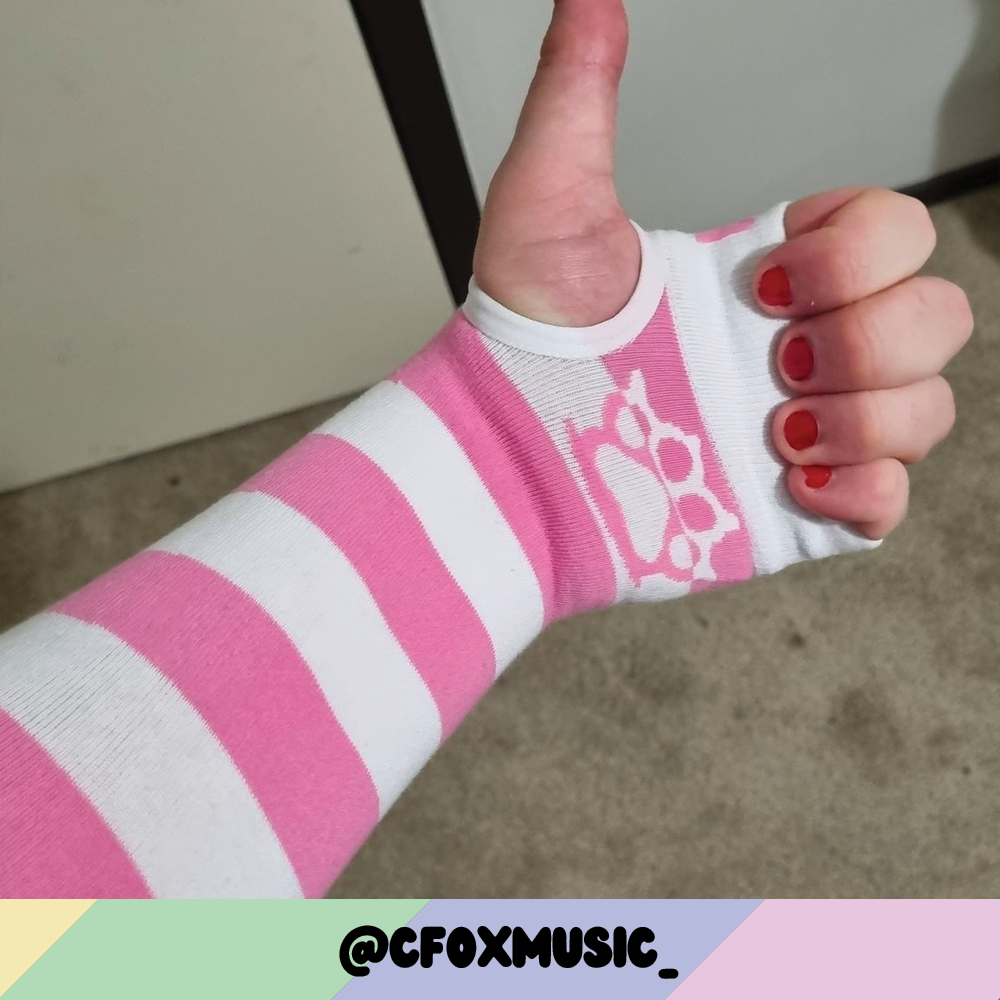 Light Pink vs White Arm Warmers
