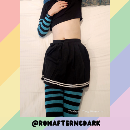 Manchettes bleu clair vs. noires