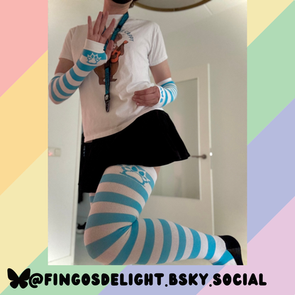 Chaussettes hautes bleu clair ou blanches