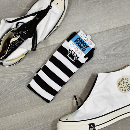 Chaussettes noires vs blanches