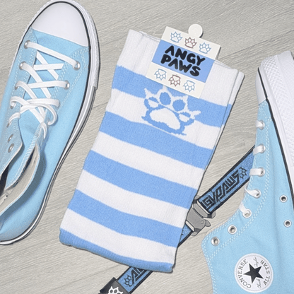 Chaussettes hautes bleu clair ou blanches
