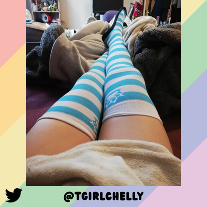 Chaussettes hautes bleu clair ou blanches
